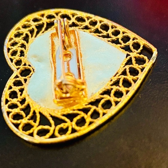 Vintage Gold Filigree and Enamel Floral Brooch - Picture 6 of 10